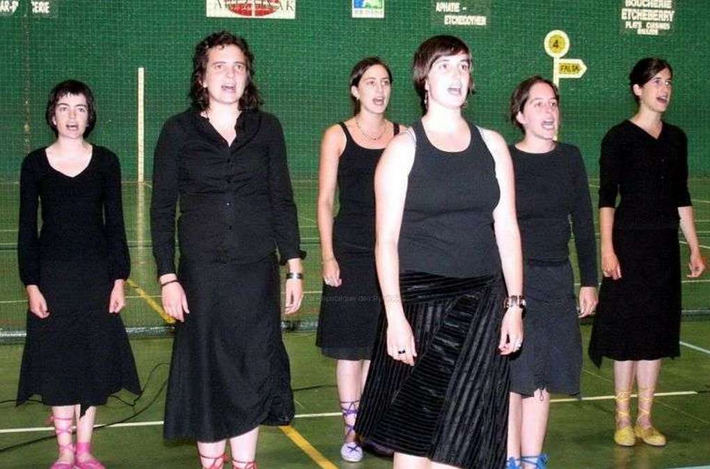 ACTUACIÓN DEL GRUPO AMAREN ALABAK EN AMEZKETA