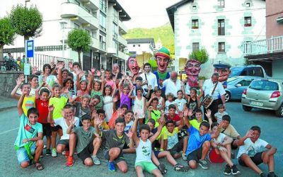 BIHARTIK AURRERA 14 URTETIK BEHERAKO HAURREK EGUNEAN ORDUBETEZ ATERA AHAL IZANGO DUTE ETXETIK