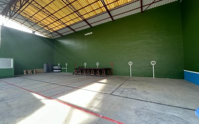 EL AYUNTAMIENTO HA PINTADO EL FRONTÓN DE UGARTE