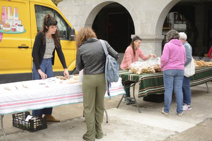 MAÑANA, MERCADO DE LOS VIERNES