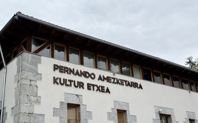 NUEVOS CANALONES DE AGUA EN LOS TEJADOS DE LA ESCUELA ZUMADI Y LA CASA DE CULTURA PERNANDO AMEZKETARRA
